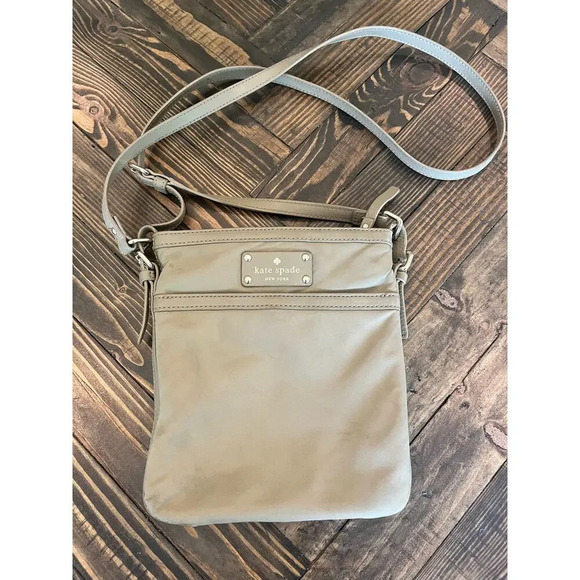 Kate Spade Crossbody Purse Travel Hobbit Academia Cottage Core Classic Simple - Picture 1 of 14